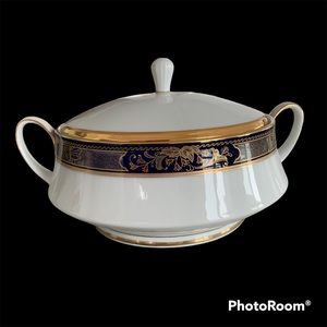 Legacy by Noritake porcelain Round covered Vegetable